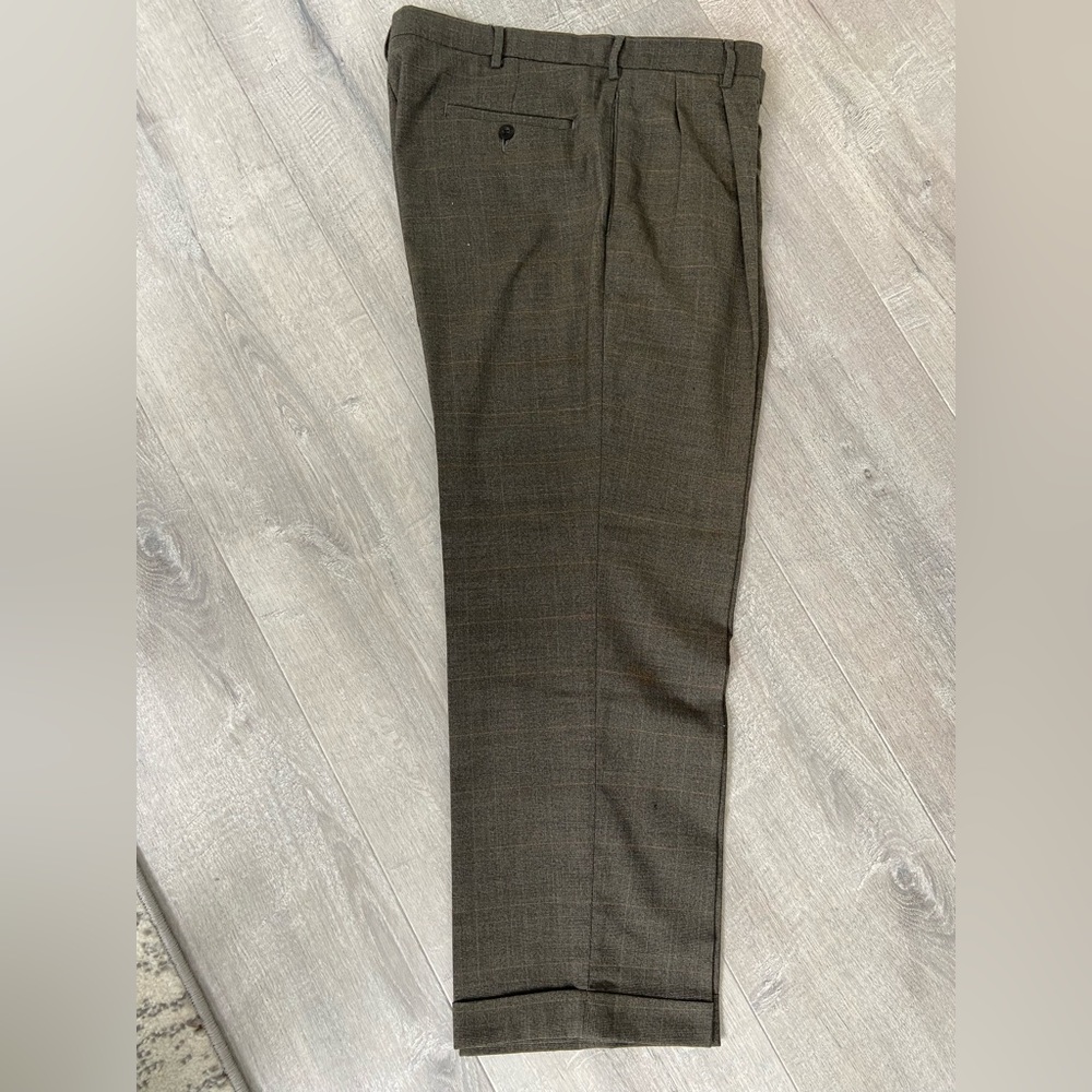 Brown plaid dress pant by Dockers! Very classy. 34 X 29